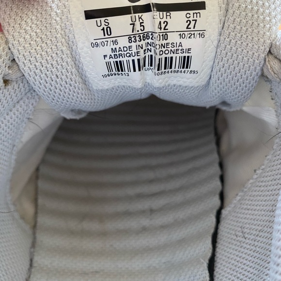 Nike shoes - Picture 2 of 5